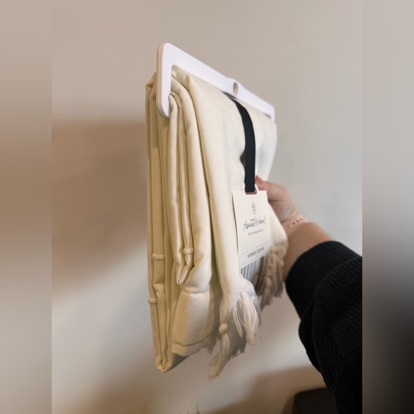 NWT HEARTH & HAND SHOWER CURTAIN - Picture 2 of 2